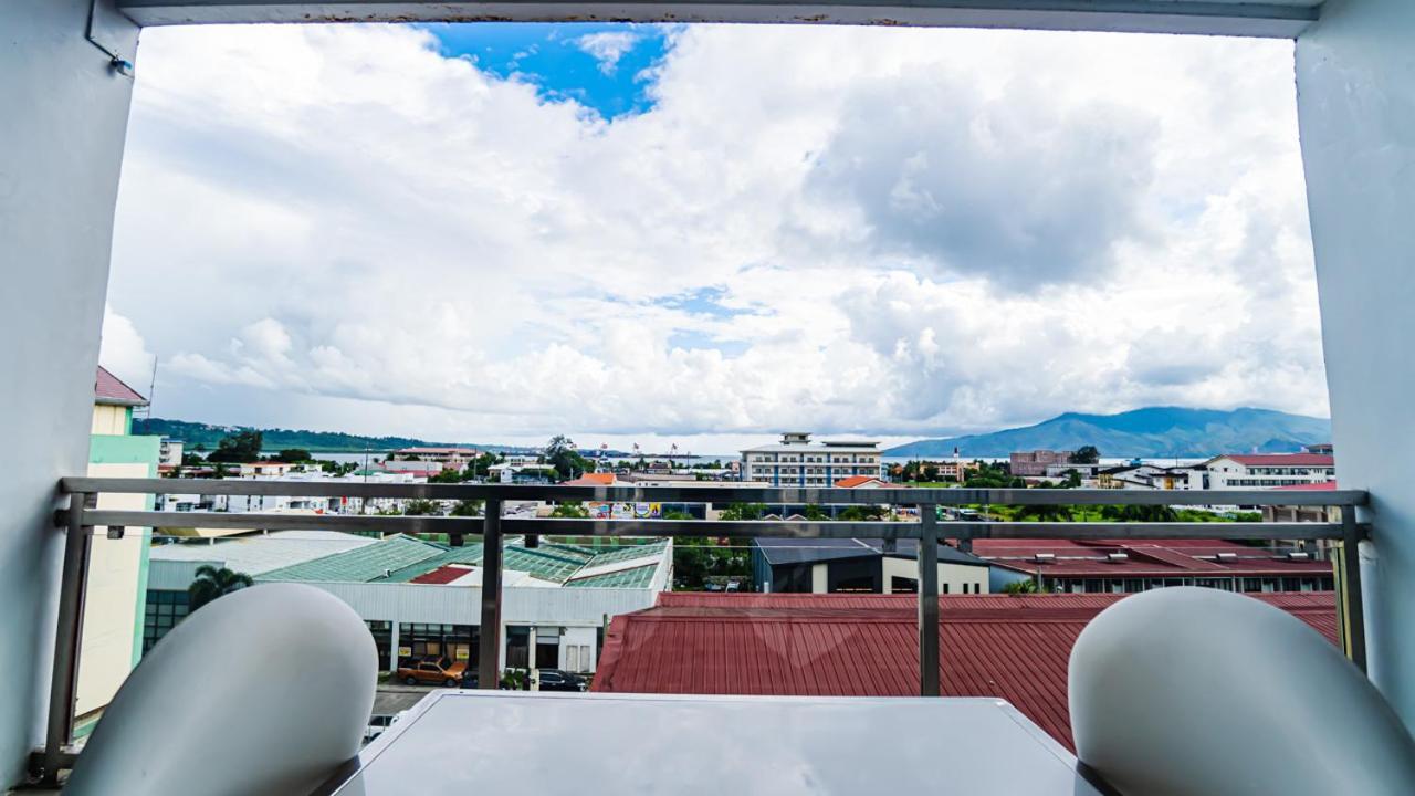 Chequers Suites Subic Bay Олонгапо Экстерьер фото