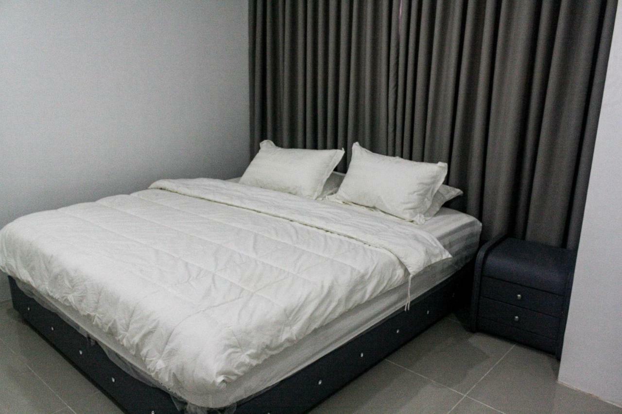 Chequers Suites Subic Bay Олонгапо Экстерьер фото